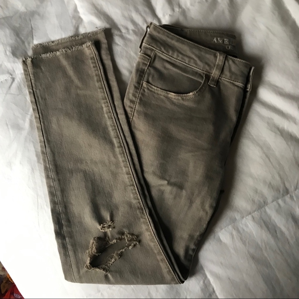 AEO Distressed SUPER STRECH Crop Jeggings